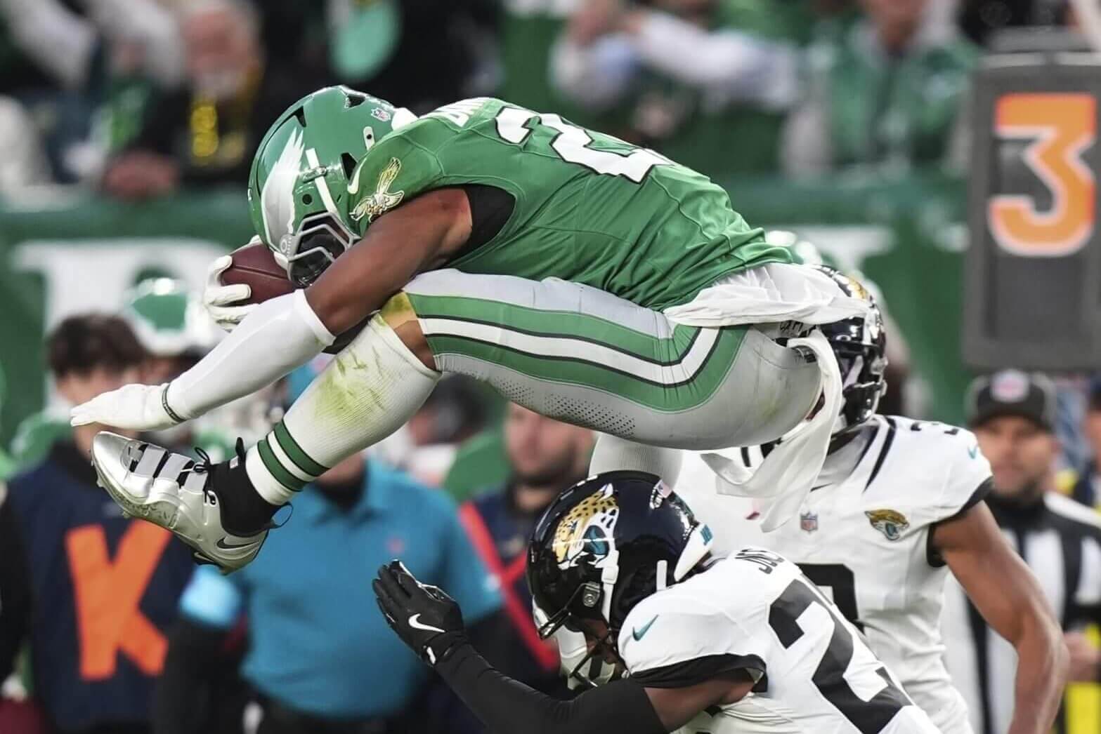 Philadelphia Eages Saquon Barkley jumping backwards over defender